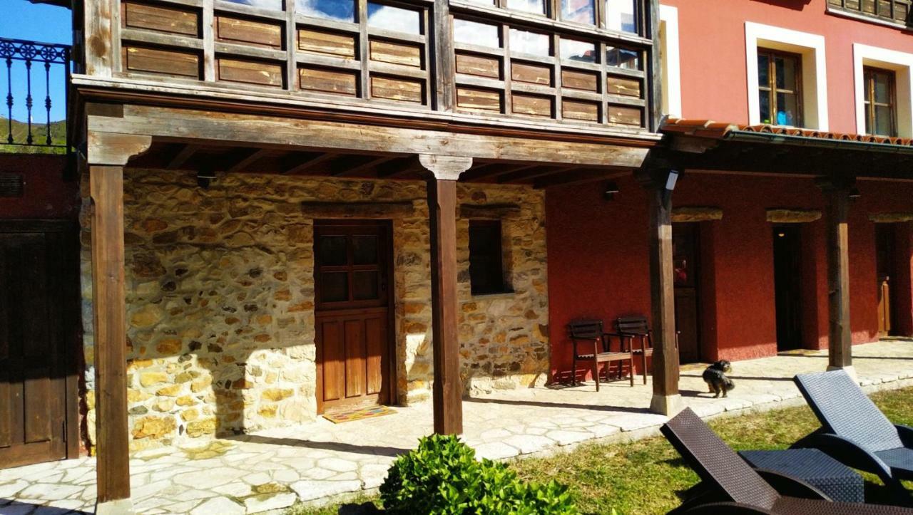 El Interior De Gaia Guest House Arriondas Ngoại thất bức ảnh